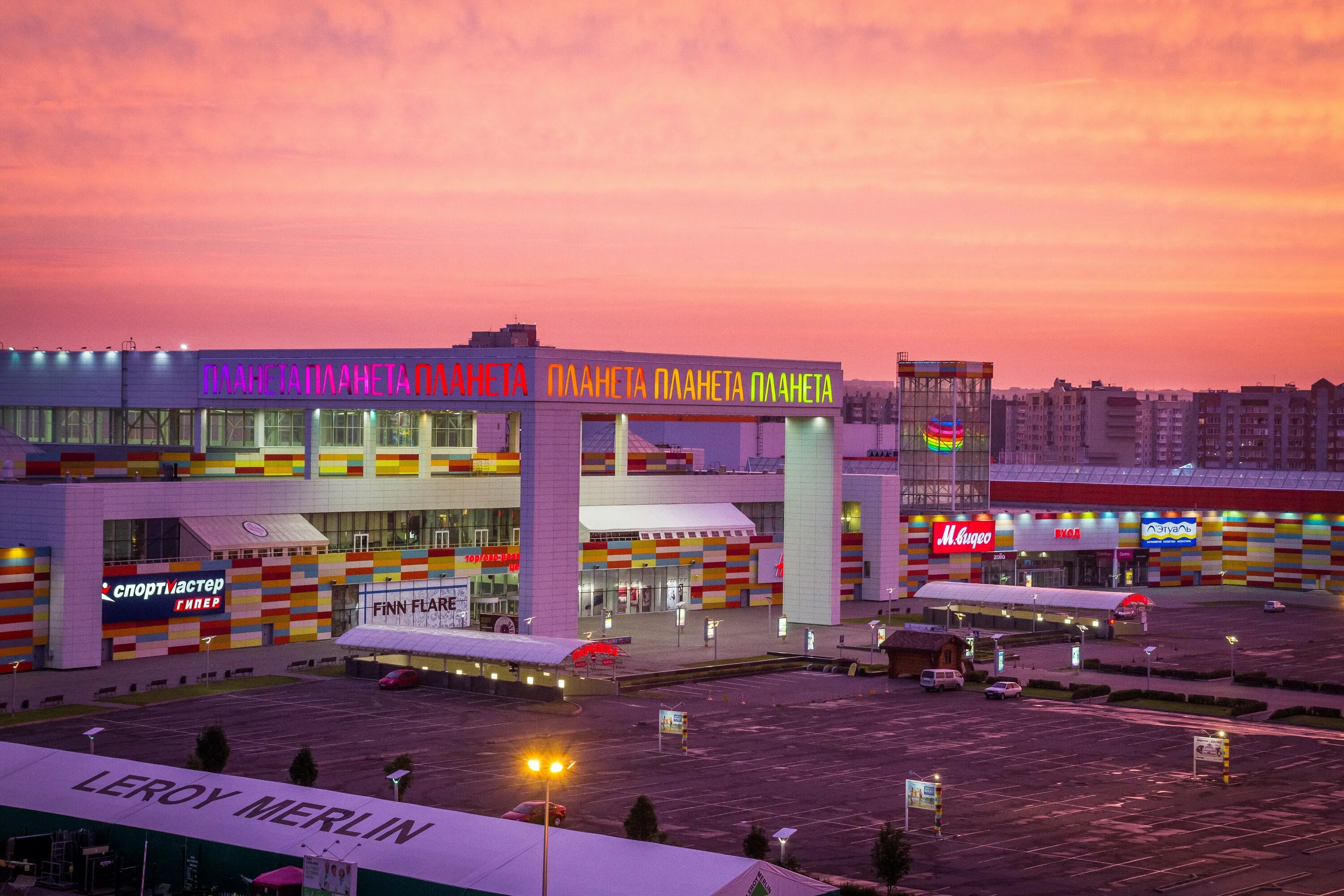 Планета ул 9 мая 77 красноярск. ТРЦ Планета Красноярск. Красноярск Планета торговый центр. Красноярск ТРЦ Планета торговый центр. 9 Мая ТРЦ Планета Красноярск.