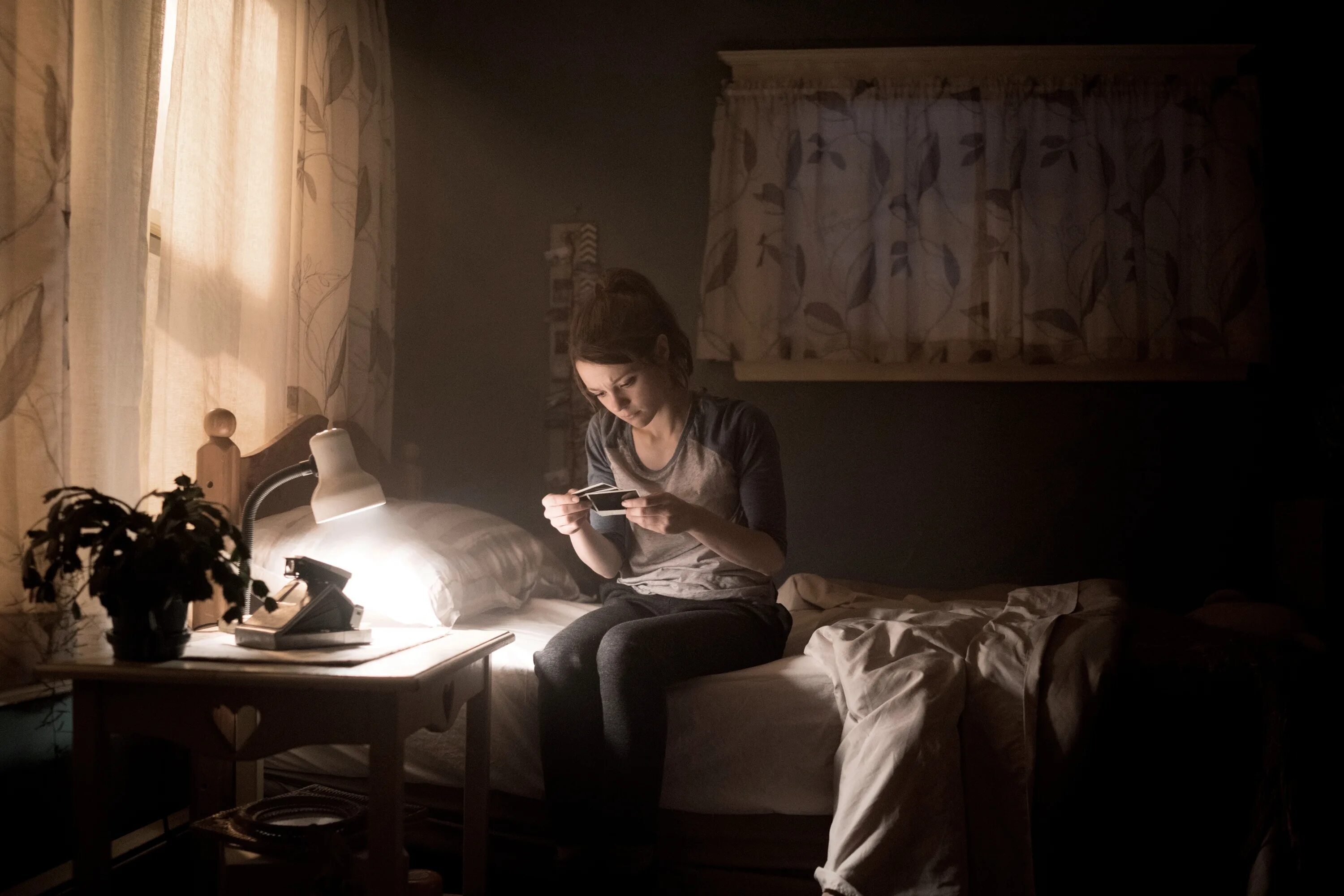 Пункт назначения смайл полароид. Полароид ужасы. Polaroid. Кинэн трэйси пункт назначения. Полароид ужасы.