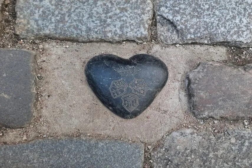 Каменное сердце калининград. Сердце калининграда на острове канта. Сердце канта. Сердце калининграда камень. Остров канта в калининграде.
