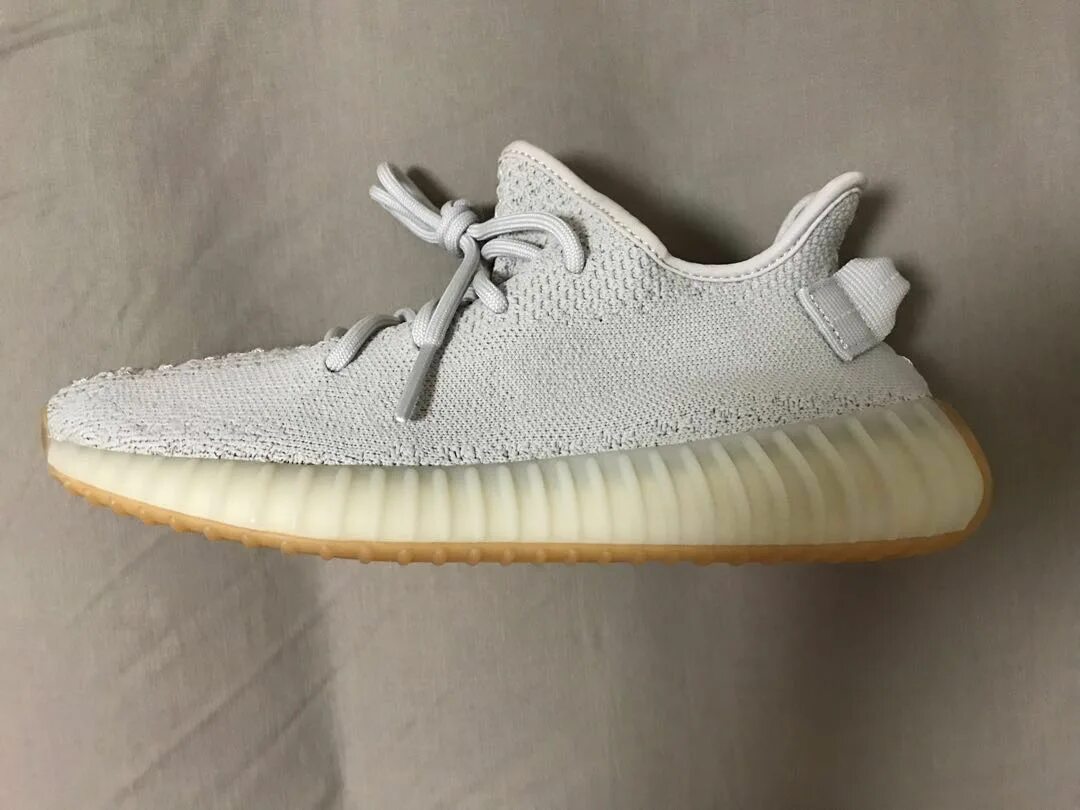 Yeezy 350 v2 Sesame. Adidas Yeezy с платьем. Yeezy свитер. Yeezy одежда