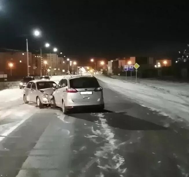 Водитель южноуральск. Авария Увелка Южноуральск. ДТП Южноуральск Увельский 2 километр. Увельский район зима авария.