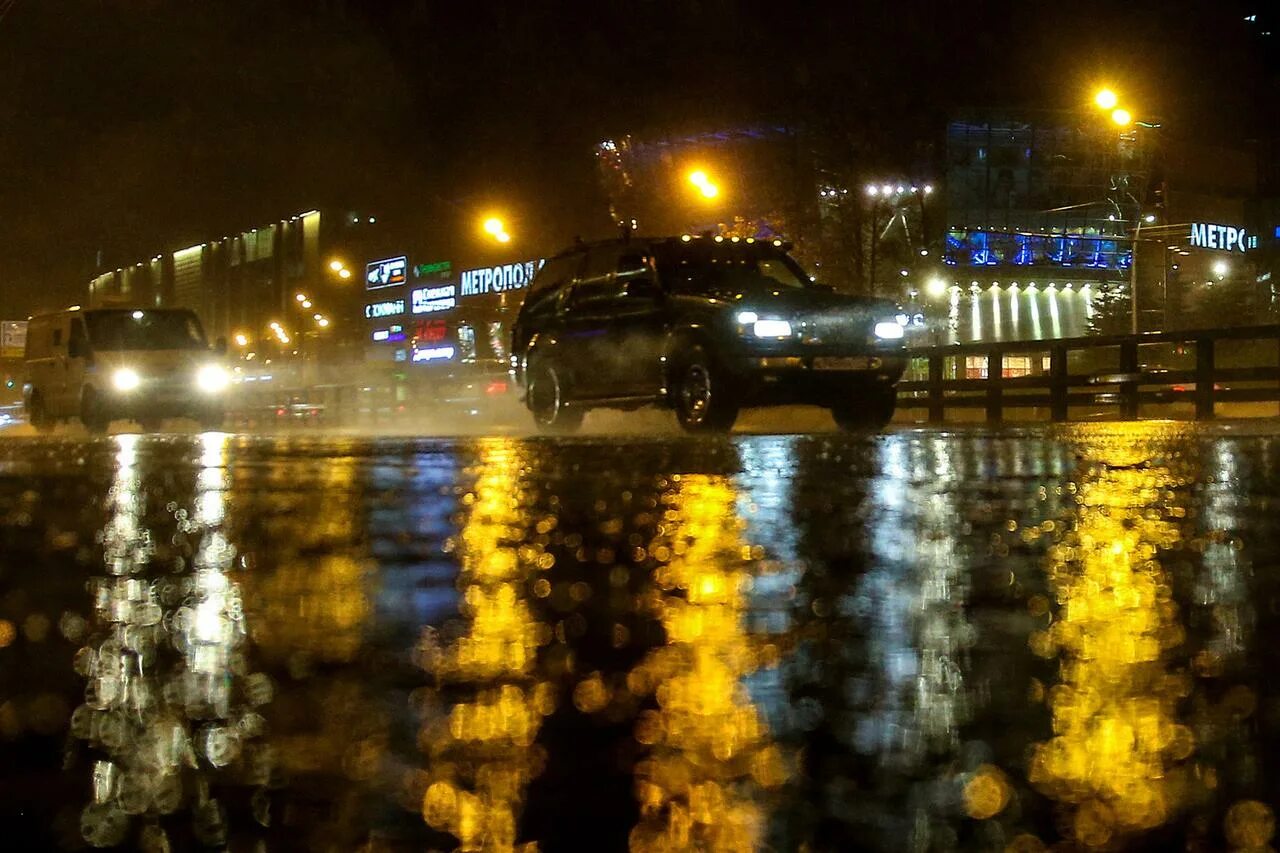 Москва ночь дождь. Дождь в Москве. Гроза в Москве. Ливень машина. Сегодня ночь дождь есть