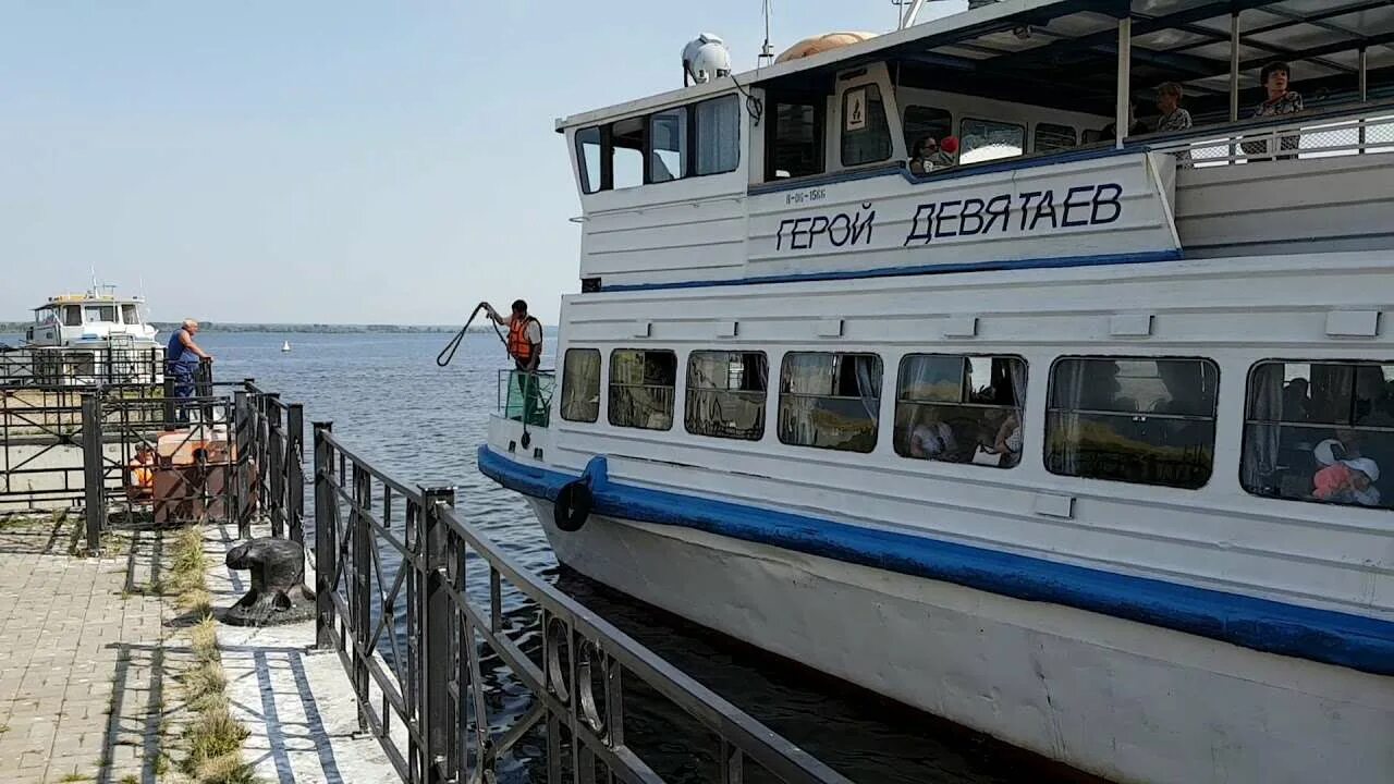 Свияжск как добраться из казани на теплоходе. Экскурсия в свияжск из казани на теплоходе. паром в свияжск из казани на теплоходе. свияжск на теплоходе из казани. теплоход с машинами.
