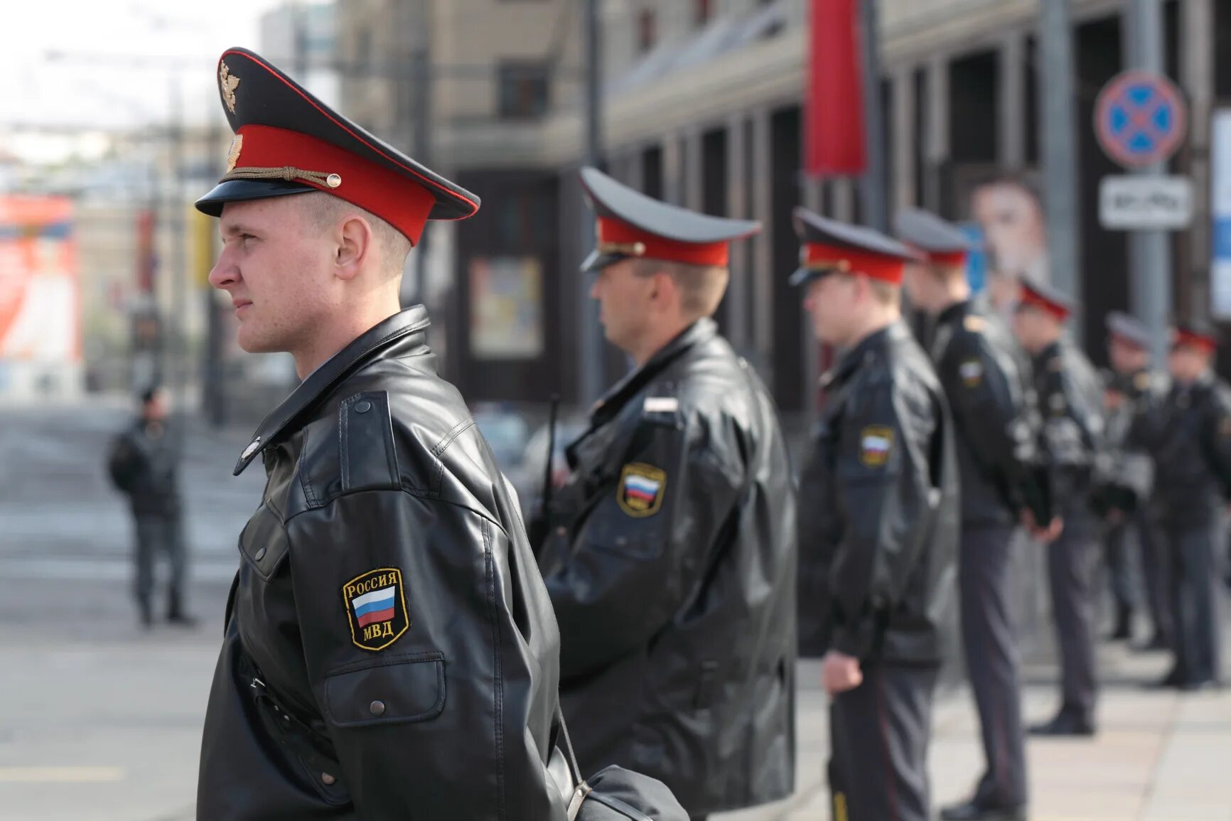 Полиция 2011 год. Форма милиции 00х. полиция май 2011. сотрудники мвд в милицейской форме. 2011 г.. фото милиции ополчения.