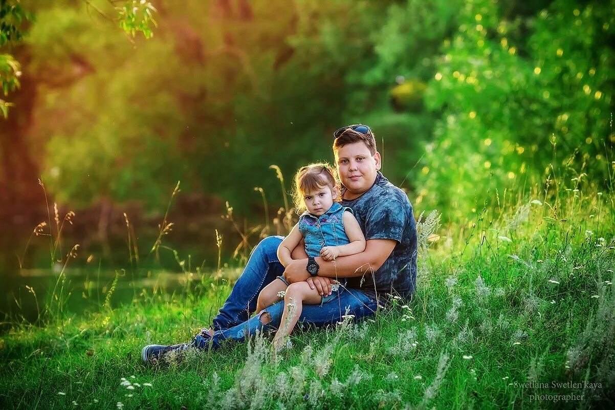 старший и младший брат. младший брат. книга мой старший брат. старший брат братьев. два брата старший и младший.