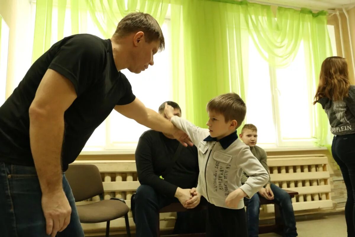 Daddy school. Папа в школе. Что такое отец школы. Собрание для пап в школе. Урок с папой в школе.