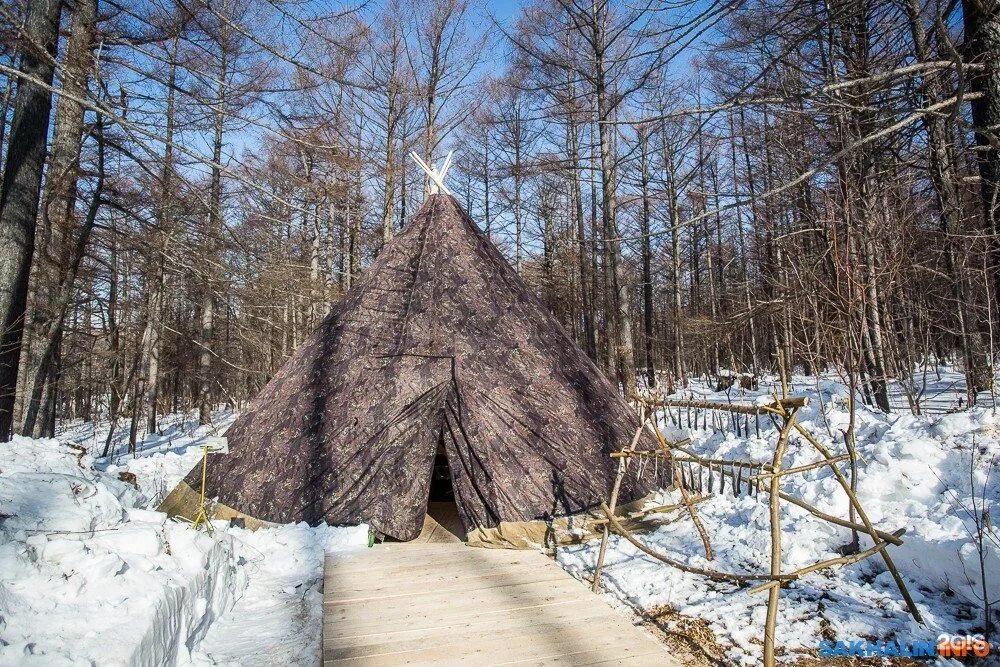 Юрта вигвам типи чум. Чум из брезента. Чум из брезента. Украшение на чум. Новый уренгой ненцы чум.