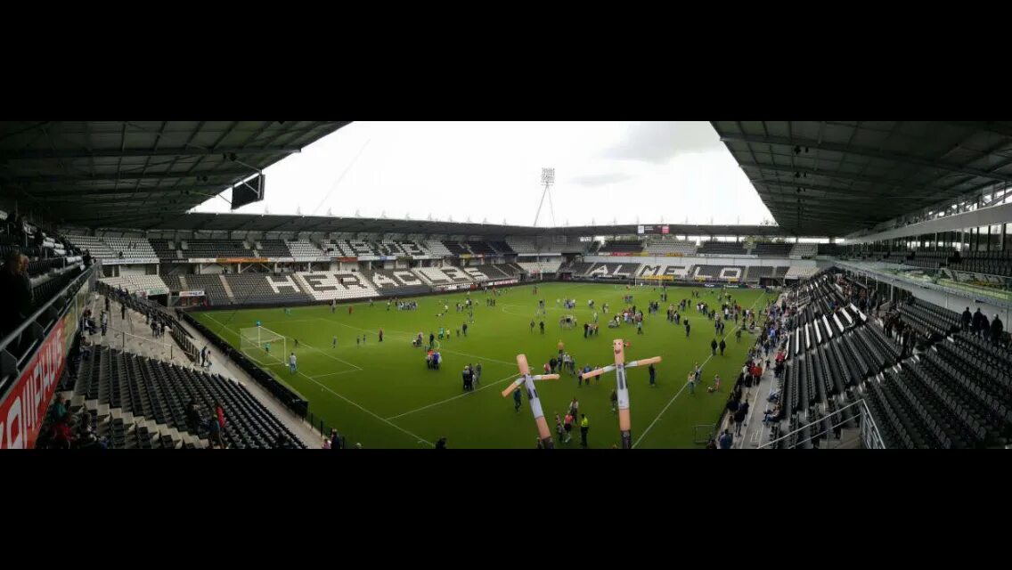 Стадион геракл. Стадион Heracles Almelo. ФК Хераклес. Альмело Нидерланды. Goffert Stadion-NEC nimega стадион.