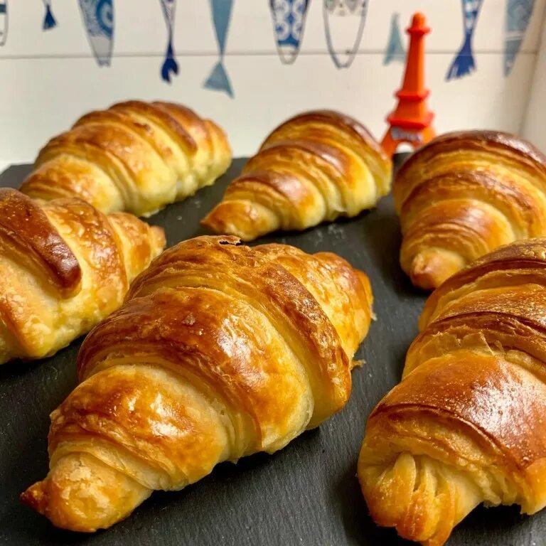Рецепт вкусных круассанов. Круассаны домашние. маленькие круассаны. пышные круассаны. форма для круассанов.