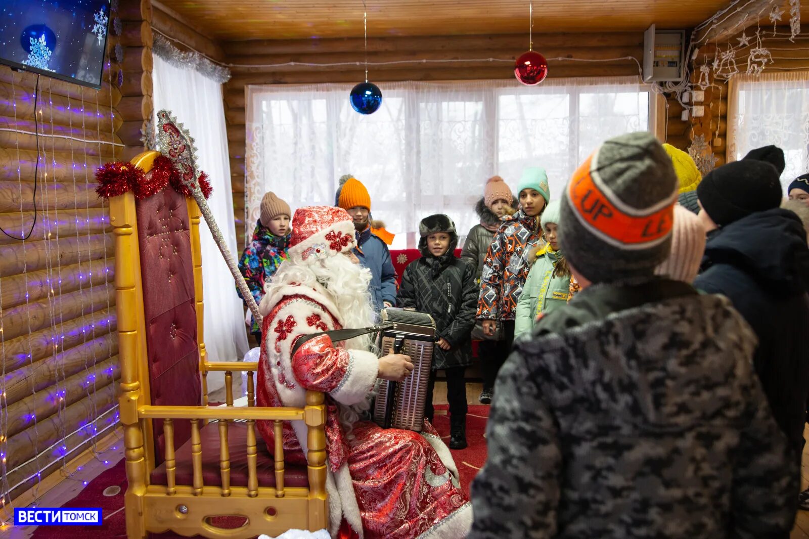 Посетить резиденцию деда. Посетить резиденцию деда
