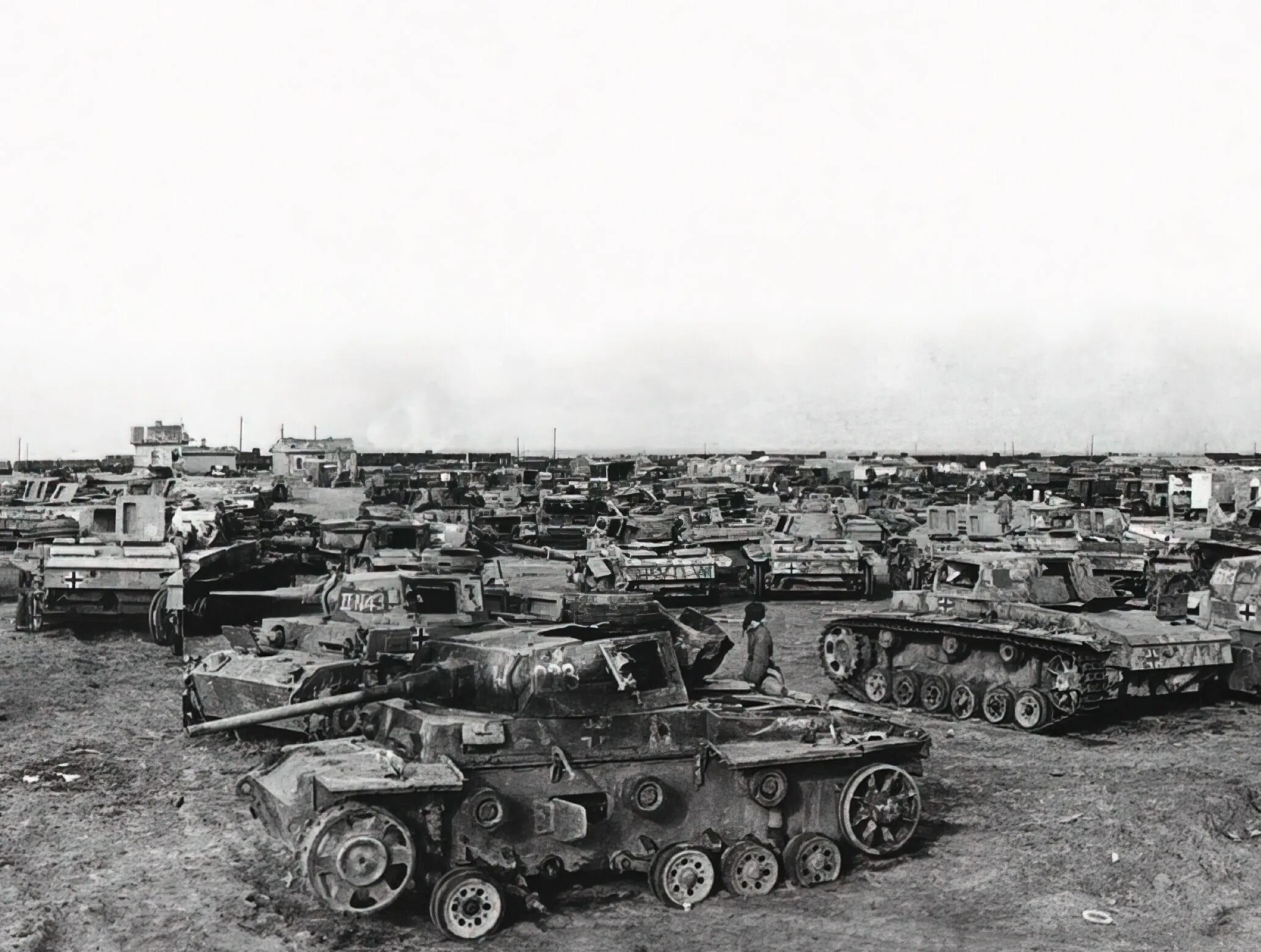 Немецкие танки 1943 года. Курская битва июль август 1943. Немецкие танки под Сталинградом 1942. Немецкие танки 1943. Колонна техники.