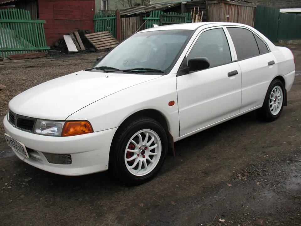 Mitsubishi Lancer 1998. Mitsubishi Lancer 1998 1.3. Митсубиси Лансер 1998. Мицубиси Лансер 1998г.