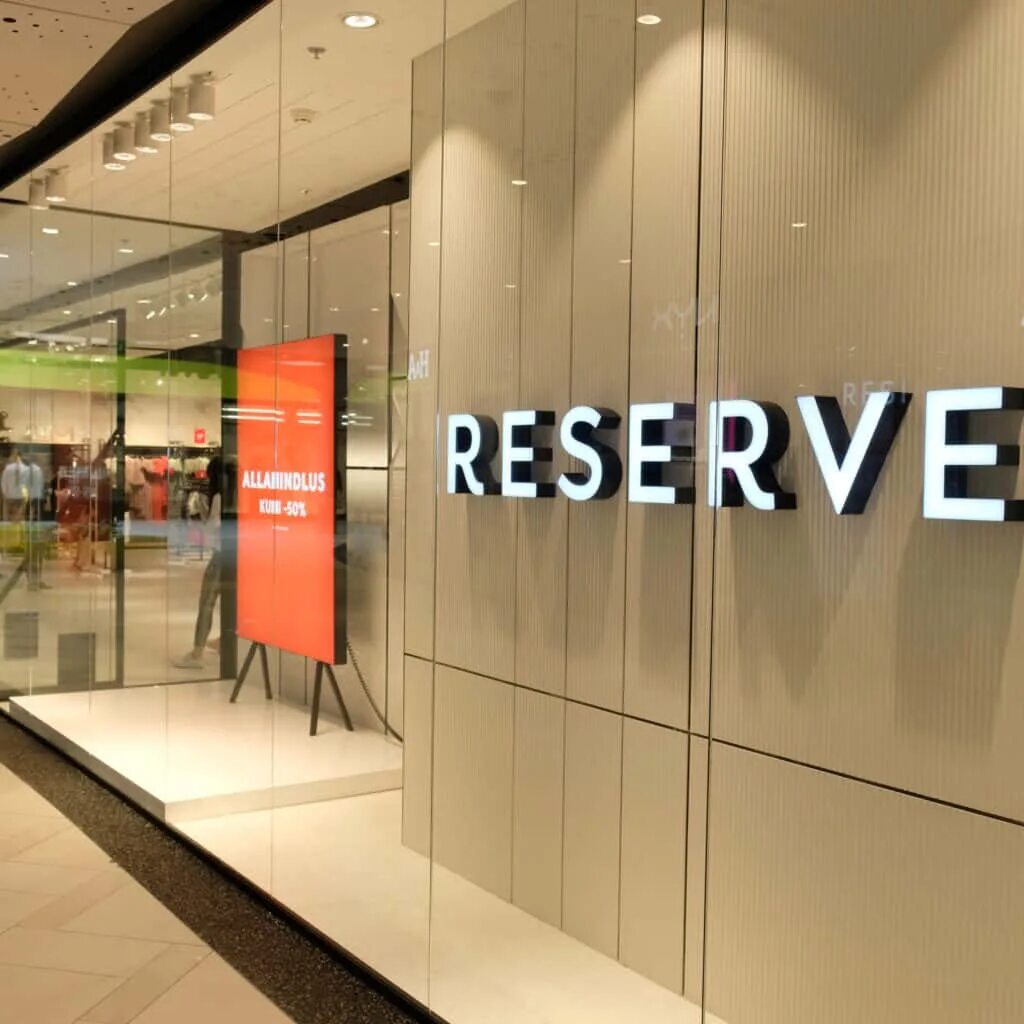 Reserved kz. Магазин резервед. магазин одежды reserved. торговый центр reserved. reserved москва.