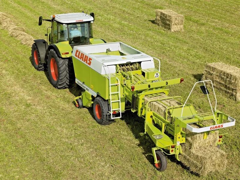 Подборщик claas. Пресс подборщик CLAAS Quadrant 1150. Сельхозтехника CLAAS Quadrant 1150. CLAAS Quadrant 1150 2200. Пресс подборщик Квадрант ФС 17.