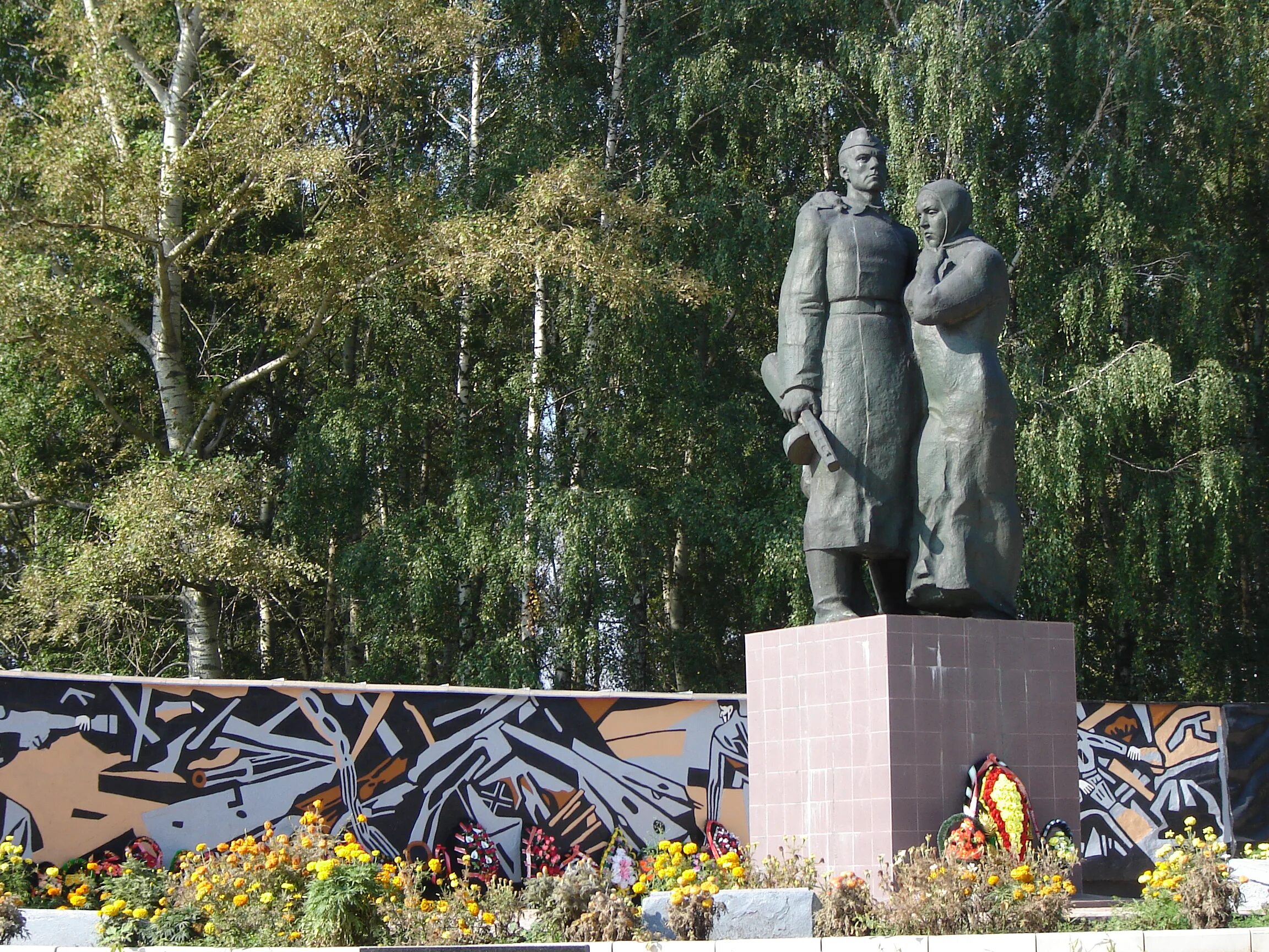 Поселок верховье орловской. Верховье мемориал мемориал славы. Мемориал славы посёлка Верховье. Мемориал славы Орловская область. Мемориал славы в пгт Верховье.