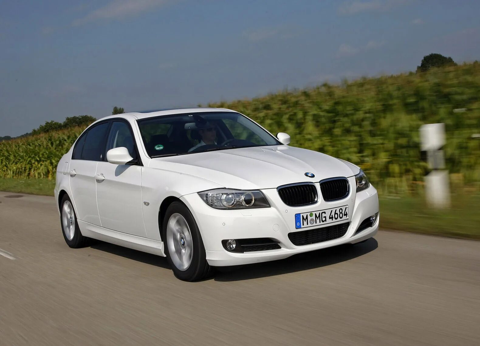 Бмв 320 ай. Автомобиль бмв 320. Бмв 320 бензин. Bmw 320i xdrive. Bmw m3 320d.