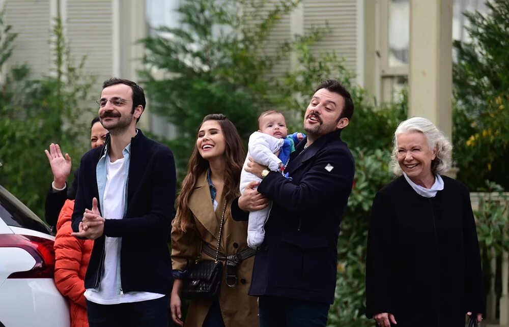 Турк стамбульская невеста. Стамбульская невеста сериал гарип. Стамбульская невеста осман. Турк стамбульская невеста. Турк стамбульская невеста.