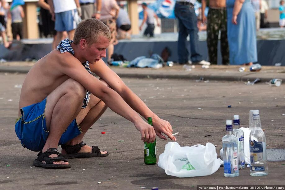 12 июня мужчина. ВДВШНИКИ алкаши. ВДВ алкаши.