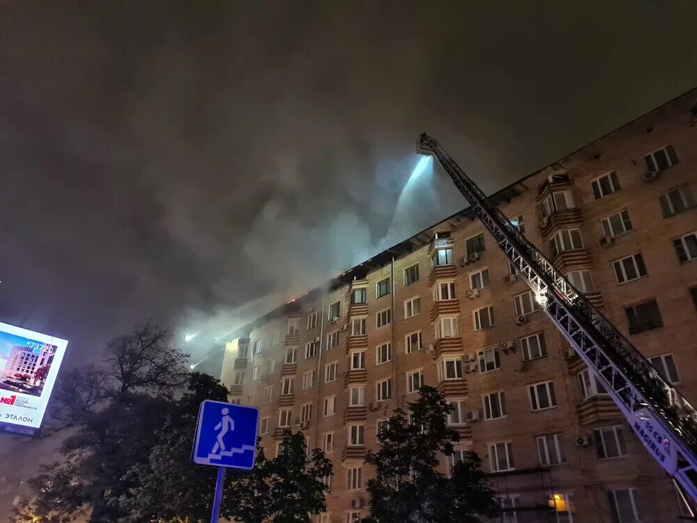 Пожар на сухом в москве. Пожар на комсомольской площади. Пожар варшавское шоссе 126. Пожар на севере москвы. Варшавское шоссе 158 пожар.