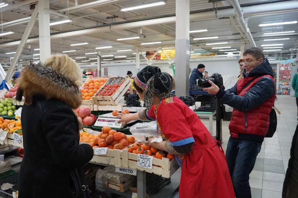 Новосибирский рынок. Центральный рынок Новосиб. Большой Новосибирский рынок. Самый большой рынок в Новосибирске.