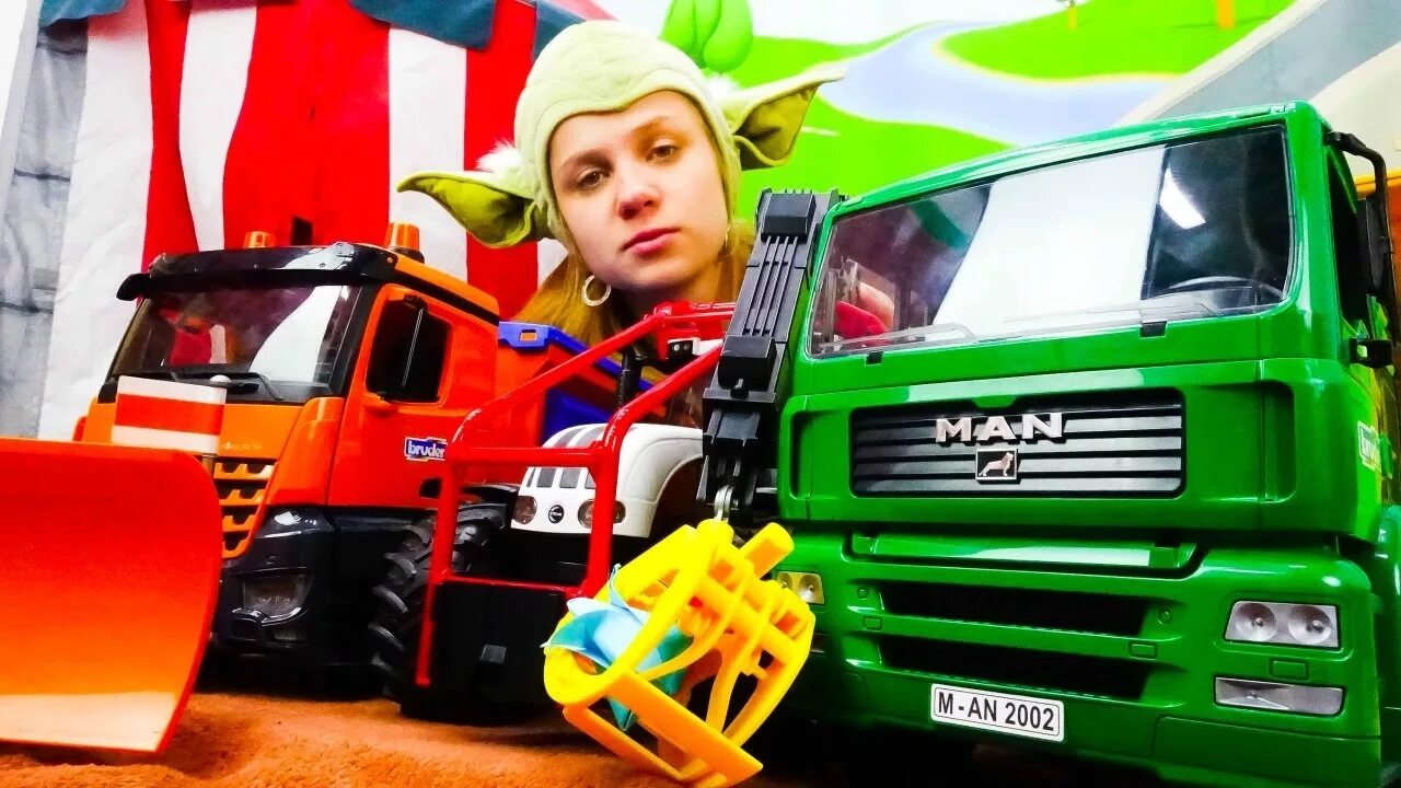 Маквин фёдор и игрушки. Игрушки для мальчиков. Малыш саша из мультика. Мультфильм доктор машинкова. Ролики про машинки.