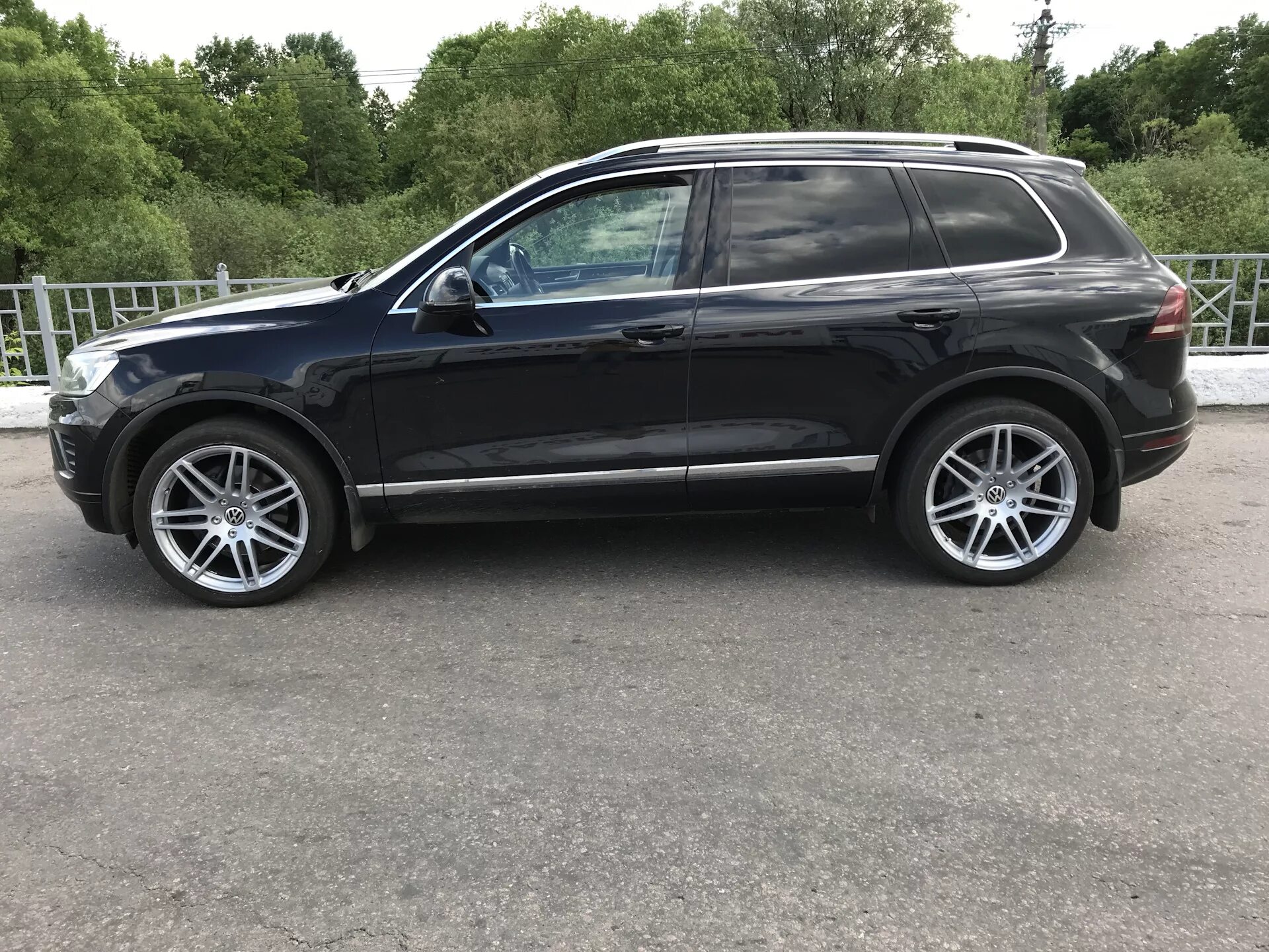 Vw touareg nf r21. Vw touareg r20. Touareg fl r21. Volkswagen touareg 2 r-line r22. Диски на touareg nf r21.
