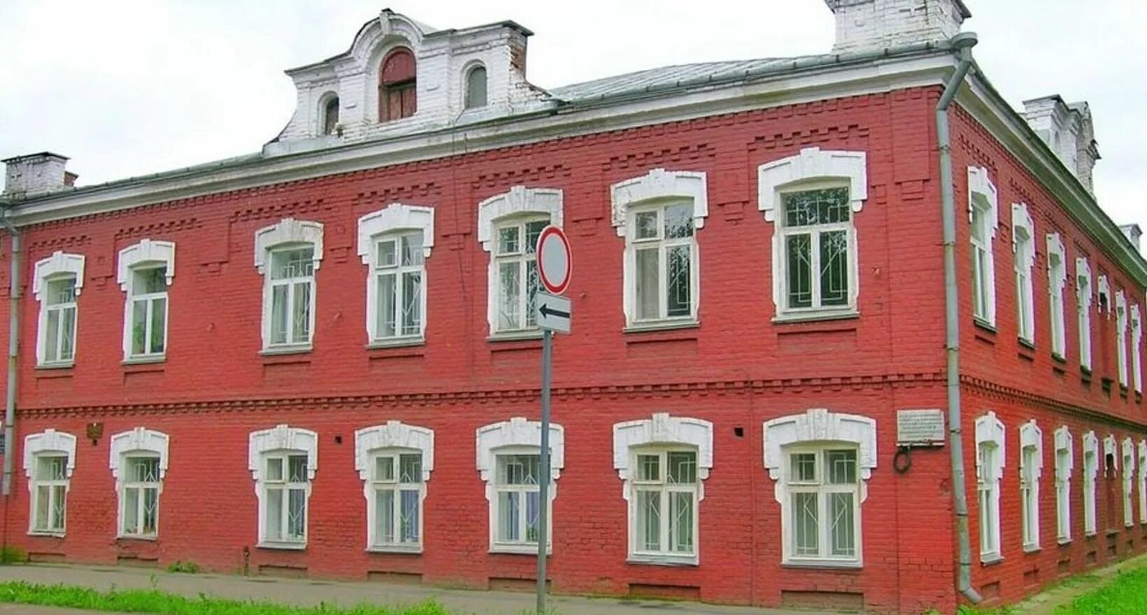Улица первомайская 6 глазов. Больница первомайская глазов. Г глазов ул первомайская. Гостиница престиж глазов. Глазов ул первомайская 1.