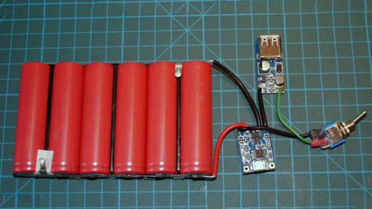 Как можно сделать аккумулятор. Самодельный power bank 18650. power bank из аккумуляторов 18650. пауэр банк из аккумуляторов 18650. корпус повербанка для 18650 3 батарейки.