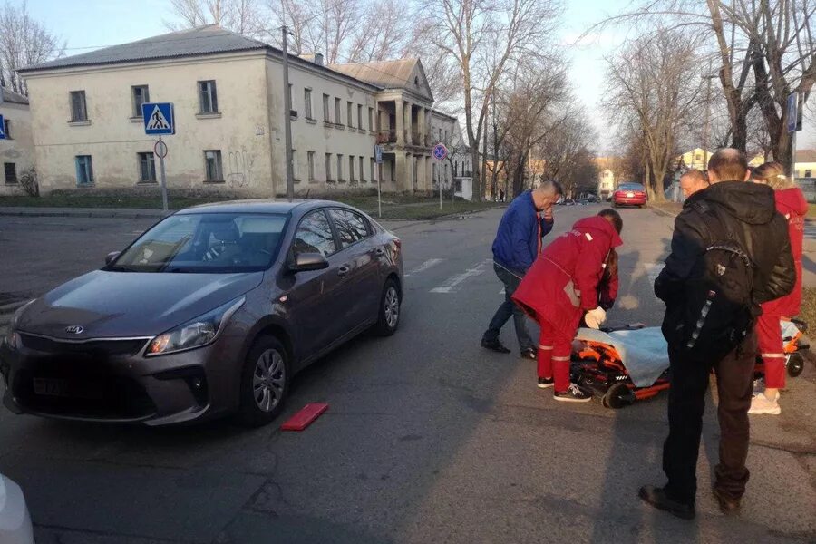 Автомобиль сбил пешехода