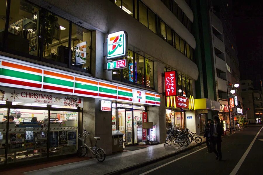 7 11 shop. Магазин 7 Элевен Япония. Seven Eleven в Японии. Магазин Seven Eleven в Японии. Магазин 7-11 Япония.