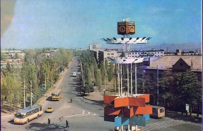 Кадиевка луганская. Кадиевка стаханов. Стройгородок стаханов. Дк горького кадиевка. Дворец культуры им горького г стаханов.