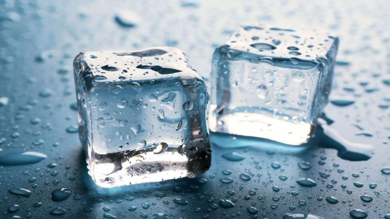 Лед растаявший он вода. Ice Cube лед. Кусочки льда. Таяние льда. Ледяной кубик.
