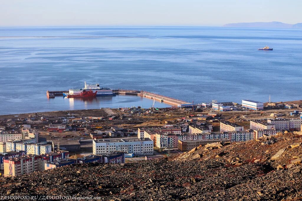 Чукотка город певек. Чукотка город певек. Город певек порт. Певек камчатка. Певек 5 микрорайон.