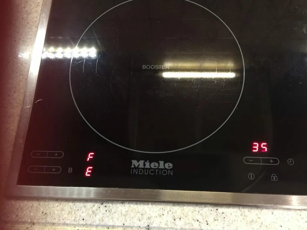 Ошибка индукционной плите электролюкс. Miele induction плита. индукционная плита miele. варочная панель милле ошибка е 22. варочная панель miele ошибка err.