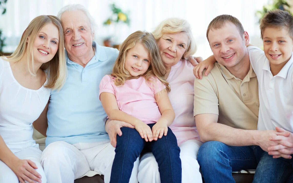 Семья разных поколений. Счастливая семья. Здоровая семья. Счастливая здоровая семья. Здоровая семья всех возрастов.