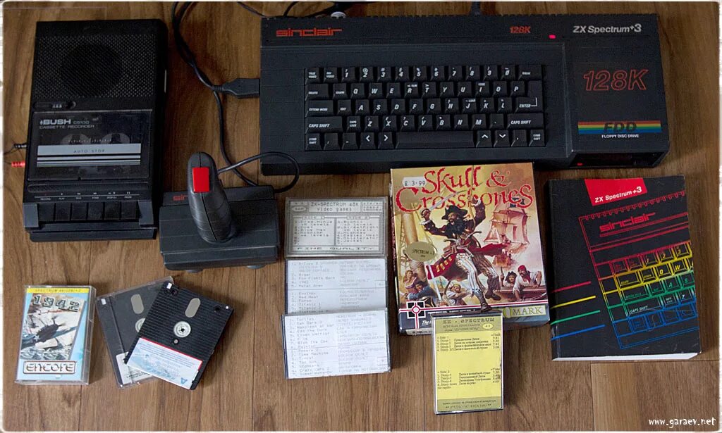 Игра магнитофон. Игровая приставка ZX Spectrum. ZX Спектрум игровая приставка. Спектрум приставка на аудиокассетах. ZX Spectrum 80.