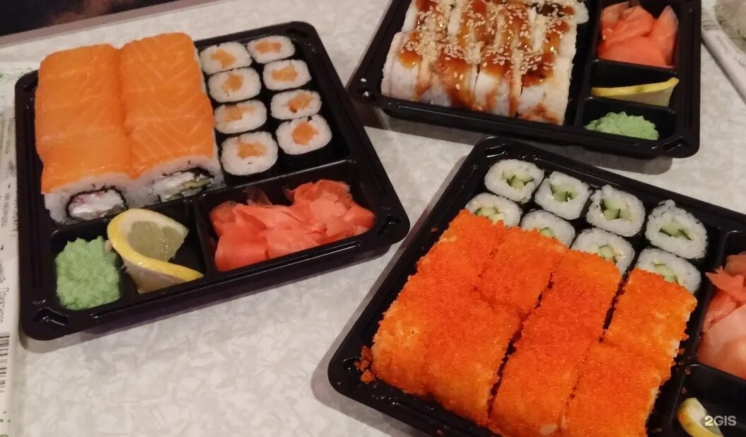 Покажи суши. Суши домашние. Суши дома. Суши на столе. Суши сет на столе.
