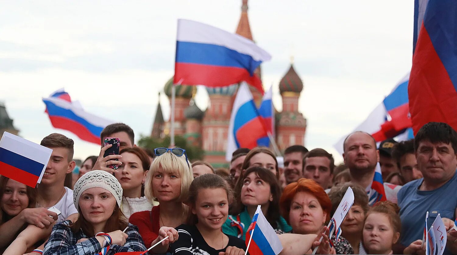 Люди на улице города. Не появляются новые жители. Массовое скопление людей. Люди на улице города. Не появляются новые жители.