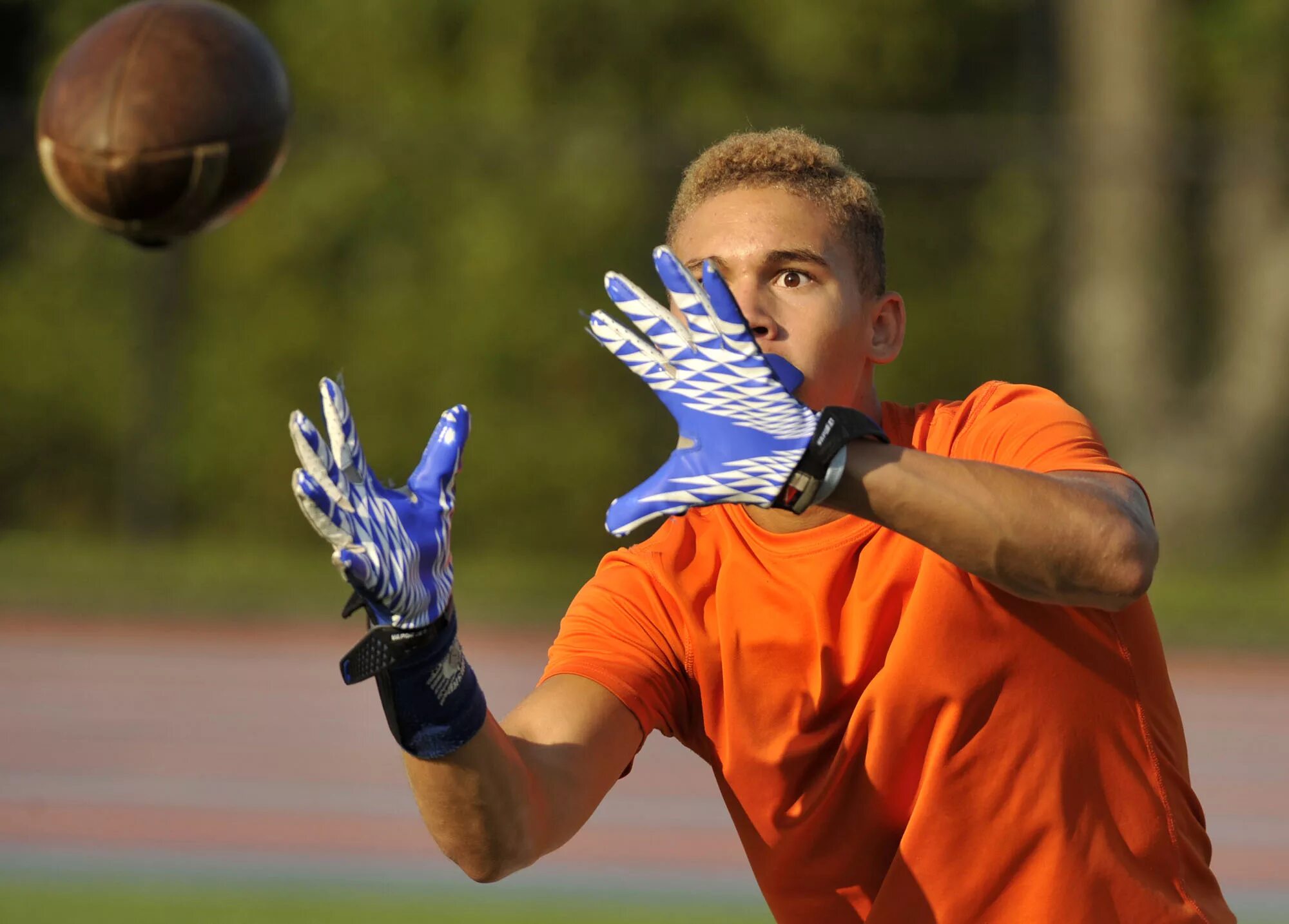 Catch a Ball. Catching. Лови мячик. Картинка catch the Ball. Catch поймать