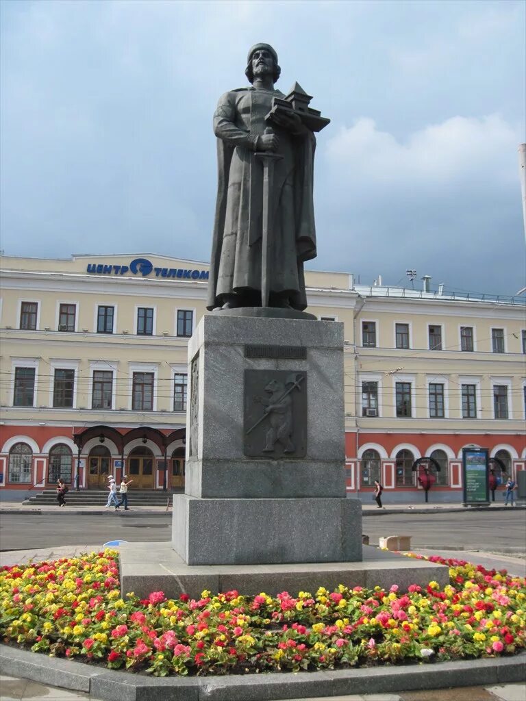 Камень в ярославле памятник. Ярославль недорогие памятники. Памятник петру и февронии в ярославле. Памятник святой троице в ярославле. Ярославль недорогие памятники.