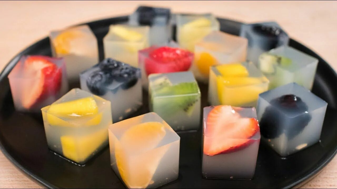 Jelly cubes. Фрут Джелло желе. Десерт кубик. Amin Fruit кубики. Корейская жидкость с кубиками еда.