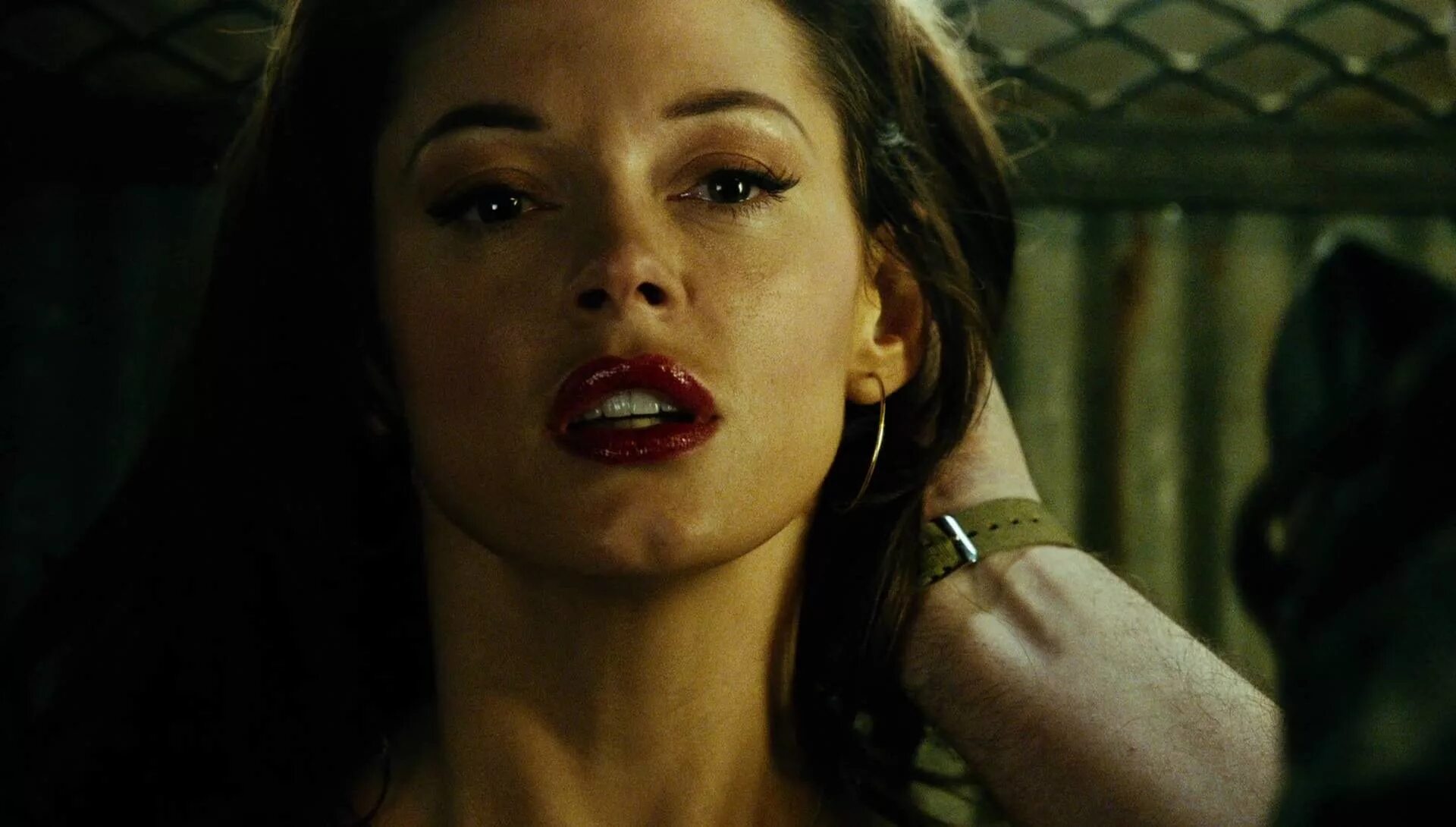 Планета страха / planet terror (2007). Фредди родригес планета страха. Роуз макгоуэн планета страха. Planet terror. Planet terror.