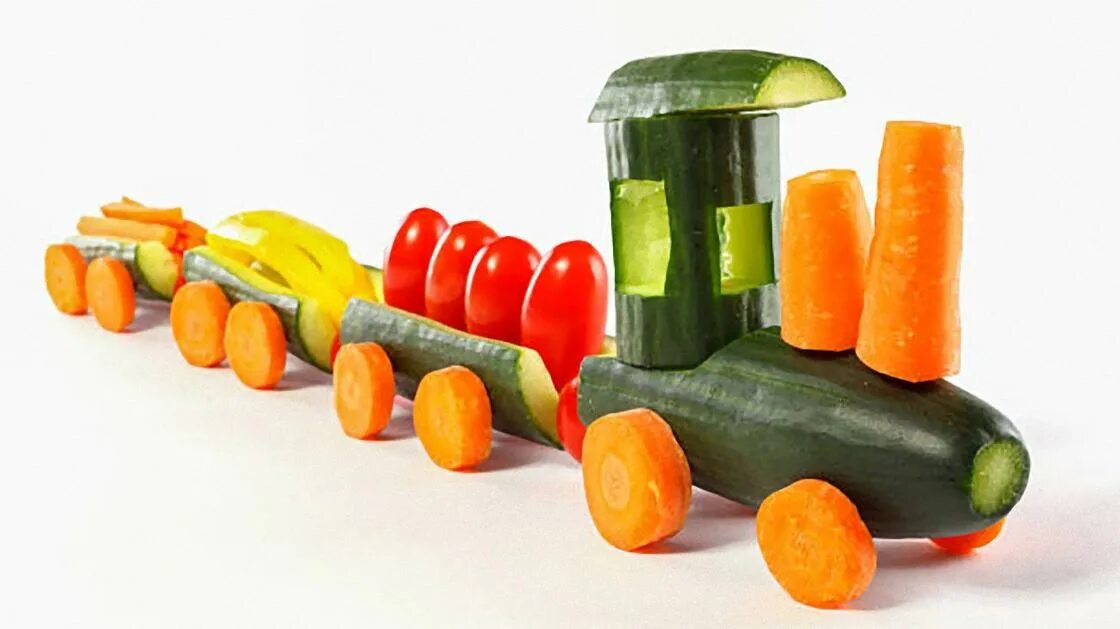 Паровоз из овощей. Поезд из овощей поделка. Паровоз из огурцов. Паровозик из продуктов. Рагуль из овощей тг