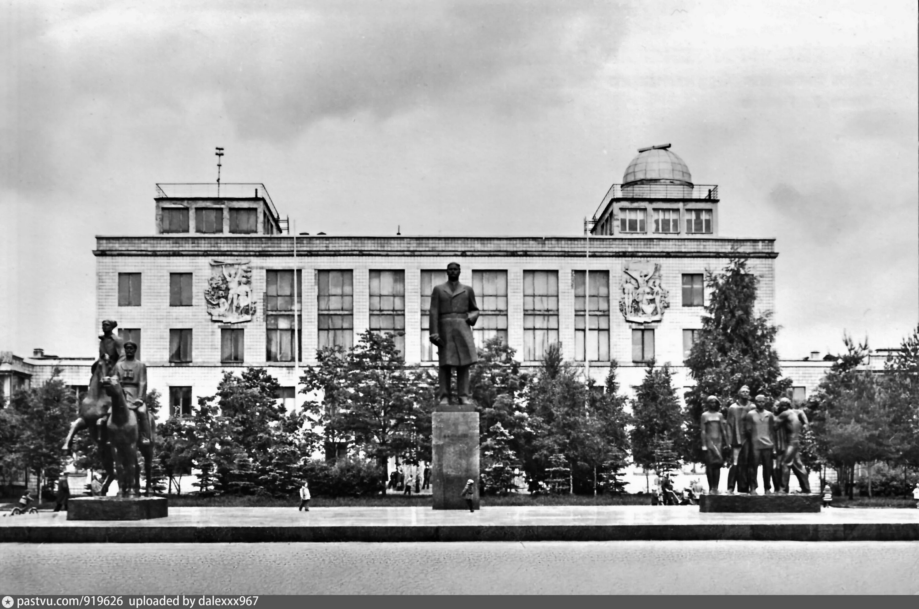 Дворец пионеров пенза. Дворец пионеров Миусская площадь. Дом пионеров Фрунзенского района. Фрунзенский дворец пионеров Москва. Дом пионеров Фрунзенского района Москвы.