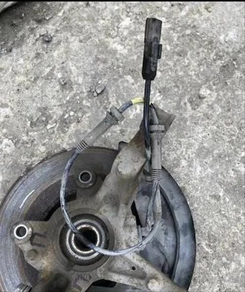 Замена датчика абс рено логан 2. Abs3114. Абс рено логан 2. Датчик абс рено меган 3 задний. Логан 2 замена абс.