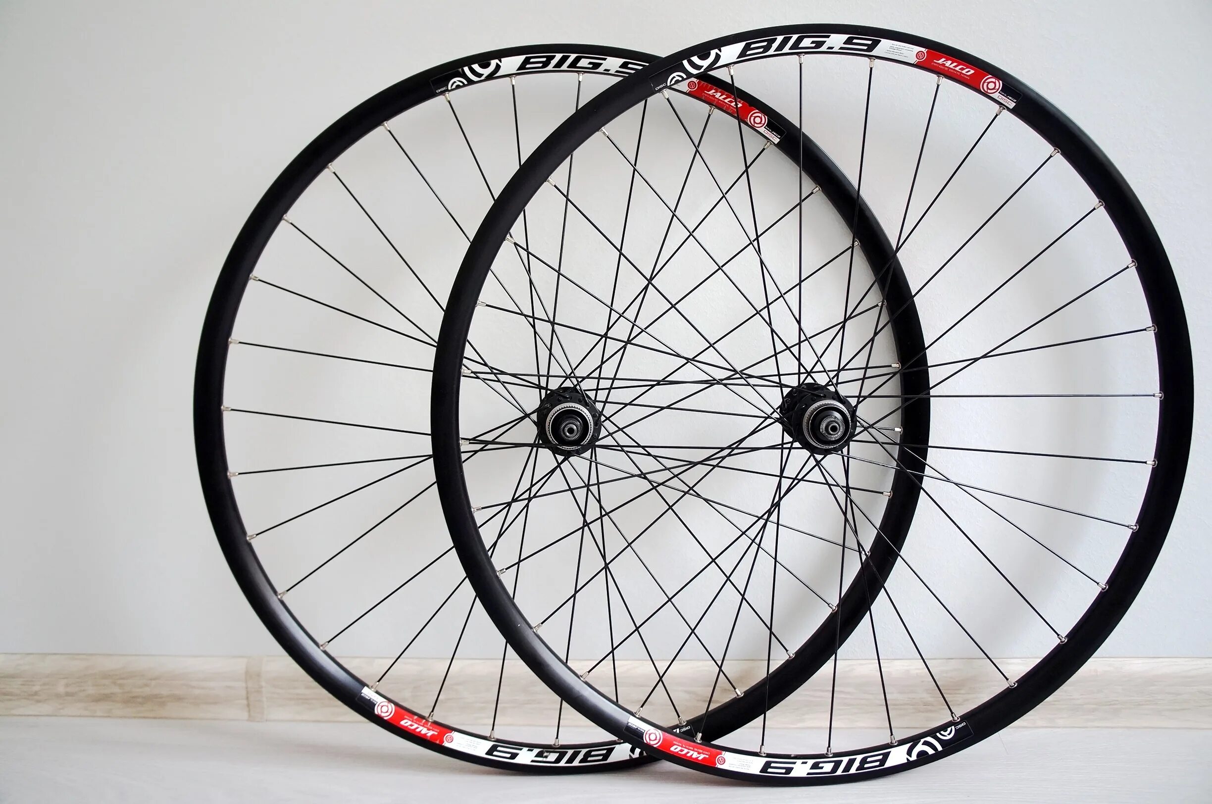 колеса mavic cosmic. колесо в месопотамии 4 век. 0 carbon clincher wheels. колесо с массивным ободом 7 букв сканворд. колесо 20" задн.