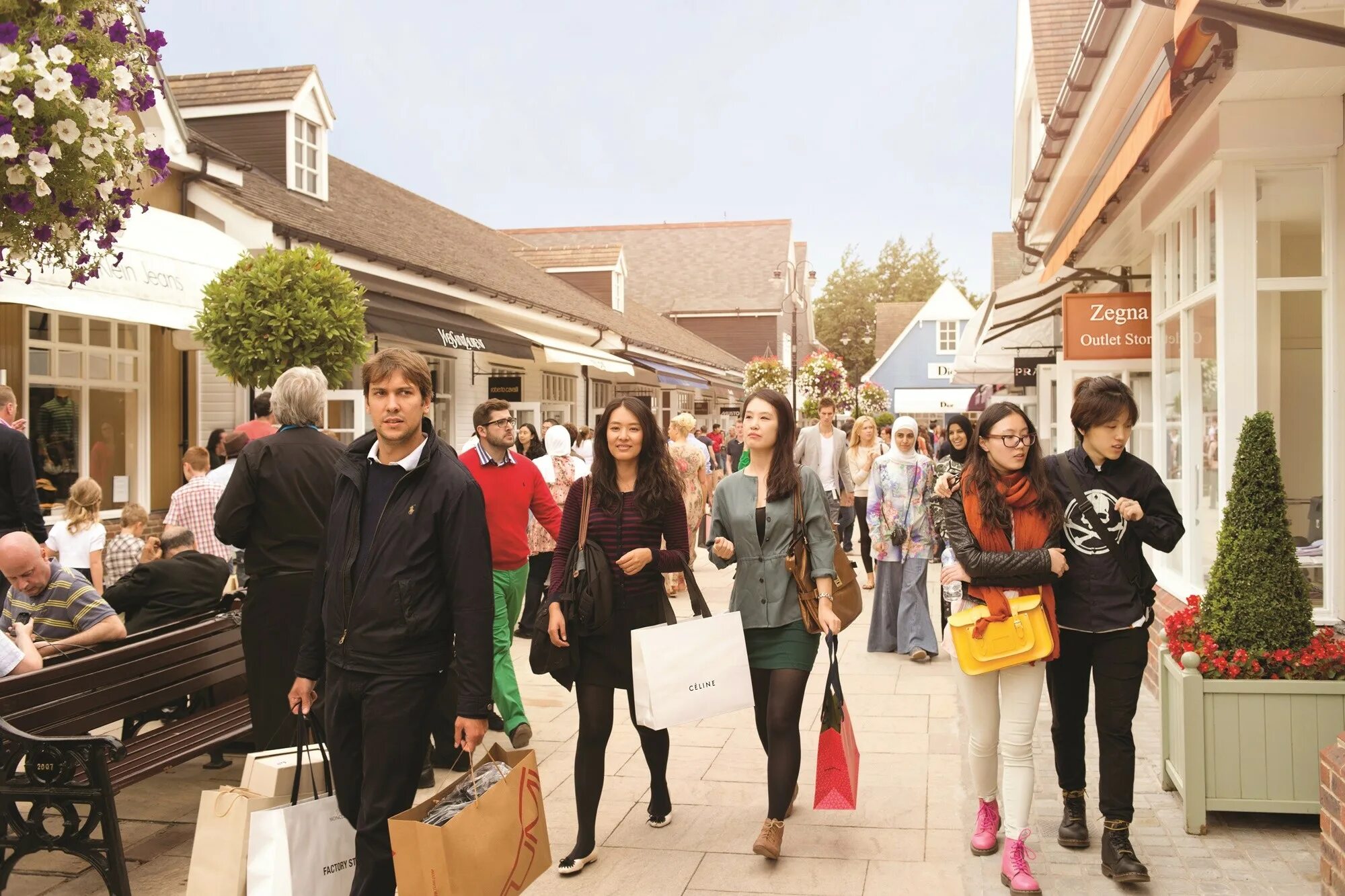 Shopping outlet. Аутлет Бистер Вилладж. Bicester Outlet London. Аутлет шоппинг. Аутлет Castagno shopping Village.