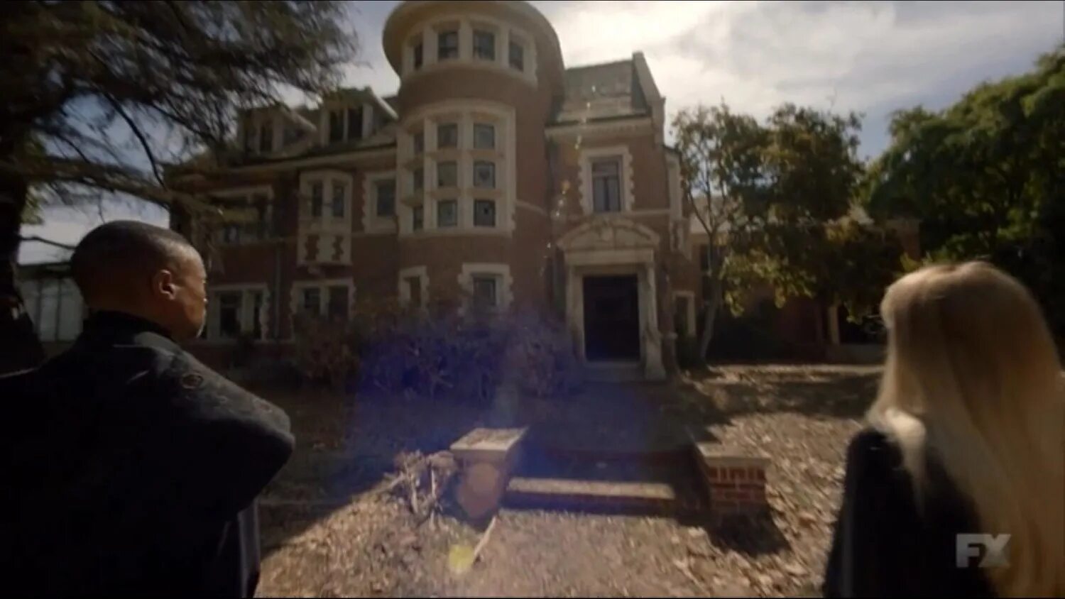 Аиу дом убийца. Аиу дом убийца. Дом убийца в лос анджелесе. Лос анджелес дом убийца. Аиу 1 сезон дом убийца.