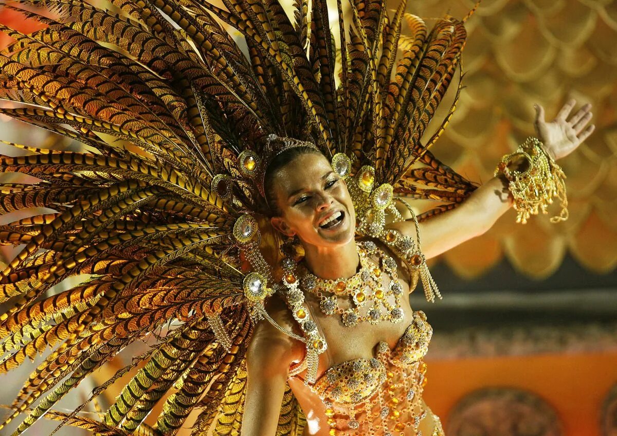 Бразильский карнавал фото. Самба карнавал. Танцовщицы карнавала в Бразилии. Бразилия карнавал женщины.