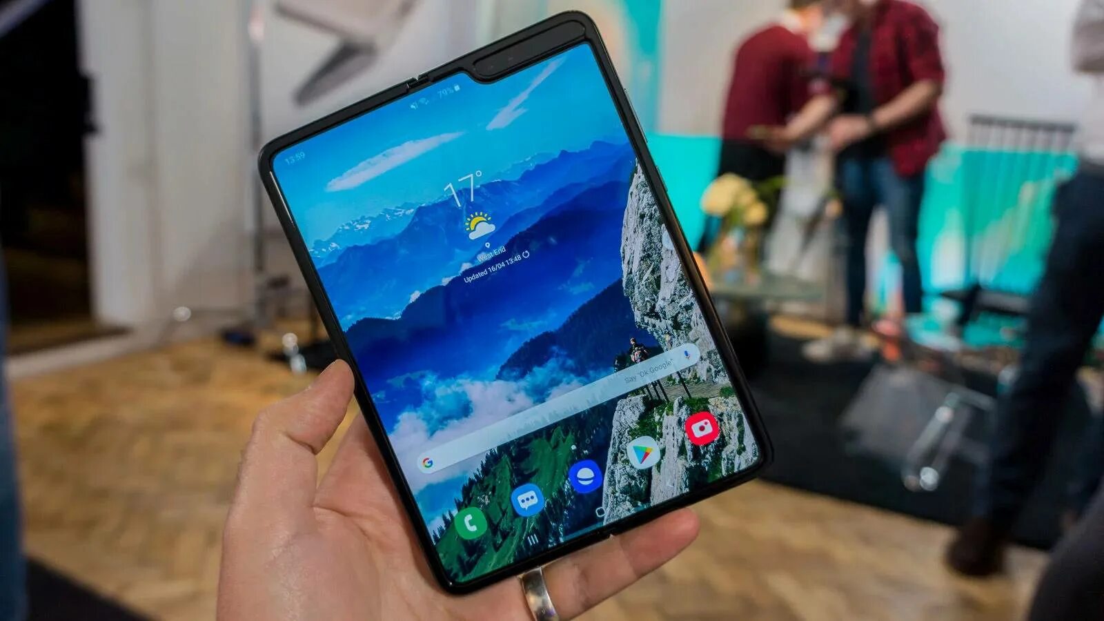 Новый самсунг с раскладным экраном. Samsung Galaxy Fold 3. Складной смартфон Samsung Galaxy Fold. Samsung Fold 6. Samsung Galaxy Fold 2019 ალტა.